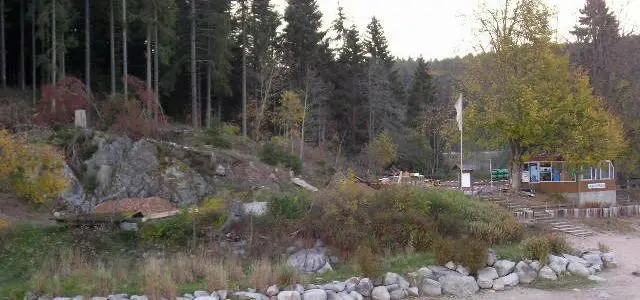 Panorama des Schluchsees mit Steg und Booten in den ersten Jahren der Bootsvermietung